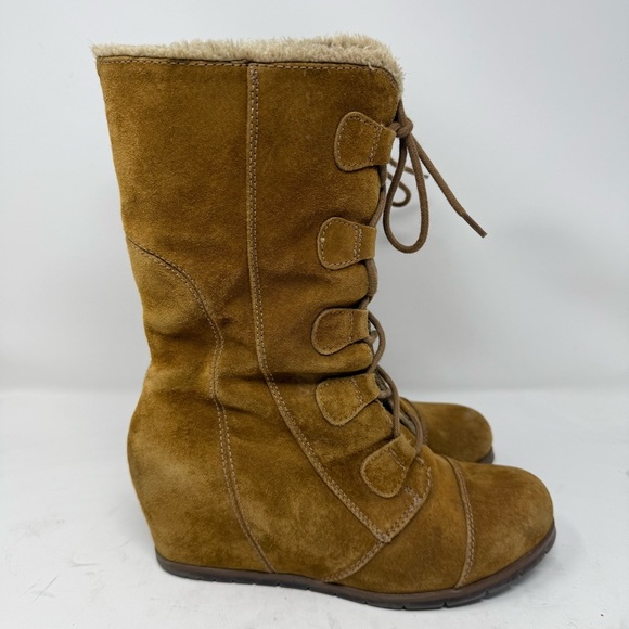 BareTraps Shoes - Vtg Baretraps Y2K Tan Genuine Suede Faux Fur Lining Wedge Boots Women’s US 8.5 M